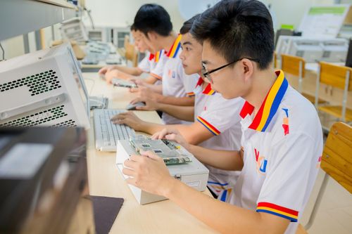 Trường Đại học đầu tiên ở miền Trung công bố tuyển sinh đào tạo thiết kế vi mạch