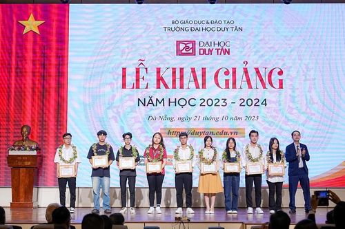 Trường ĐH Duy Tân khai giảng năm học mới