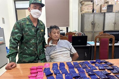 Bắt giữ đối tượng vận chuyển trái phép 12.000 viên ma túy tổng hợp