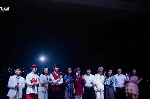 Tân sinh viên trường báo khám phá 'xứ sở thần tiên' sôi động tại 'Spotlight 2023 - The Dreamy Land'