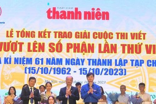 Cô gái khuyết tật giành giải đặc biệt cuộc thi viết Vượt lên số phận
