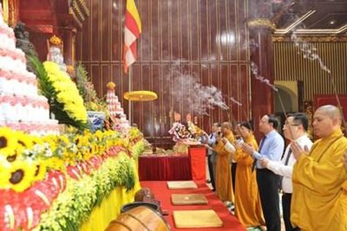 Gắn biển công trình Cung Trúc lâm Yên Tử chào mừng 60 năm Ngày thành lập tỉnh