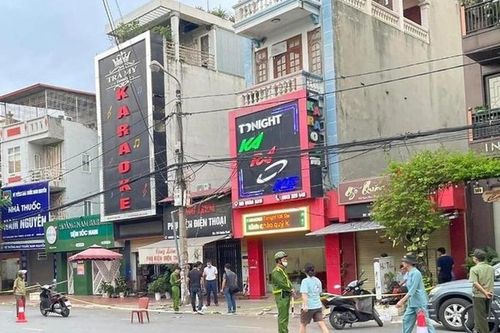 Mâu thuẫn trong quán karaoke, nhân viên dùng dao đuổi đánh khiến 3 người thương vong