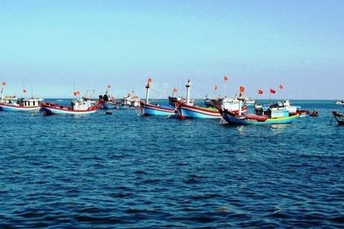 Biển vẫn rì rào ca hát với trời xanh