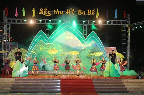 Nhiều hoạt động đặc sắc trong 'Sắc thu hồ Ba Bể'