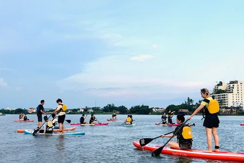 Trải nghiệm tour chèo SUP ngắm hoàng hôn trên sông Sài Gòn
