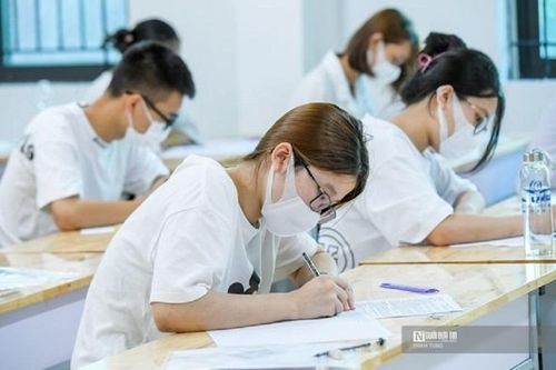Bản tin 21/10: Tranh luận số môn bắt buộc thi tốt nghiệp THPT 2025