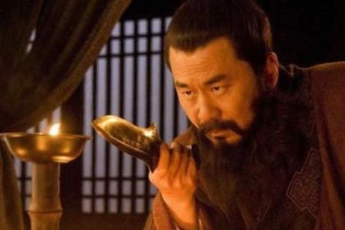 Tào Tháo không những không giết Hán Hiến Đế mà còn gả con gái của mình cho ông, rốt cuộc là có ý gì?