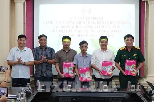 Bàn giao 4 mỏ cát phục vụ thi công cao tốc Cần Thơ - Cà Mau
