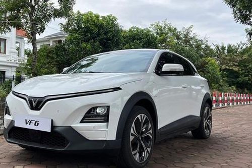 Cận cảnh xe điện VinFast VF 6 trong ngày đầu nhận đặt cọc