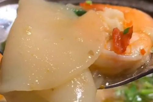 Trời trở lạnh, trổ tài làm món bánh canh phồng tôm, ăn vừa ngon lại lạ miệng