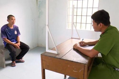 Tên 'chồng hờ' thích thú trò bạo hành
