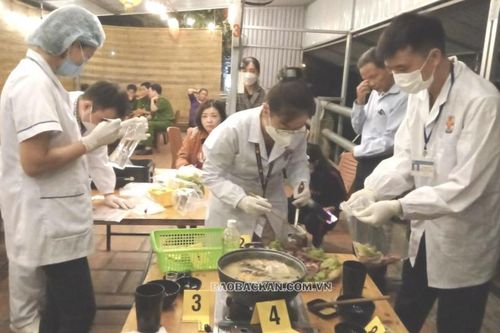 Sở Y tế Bắc Kạn công bố nguyên nhân khiến 5 người nhập viện sau 10 phút ăn lẩu, uống rượu