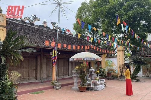 Đất Tây Đô có đền Tam Tổng...