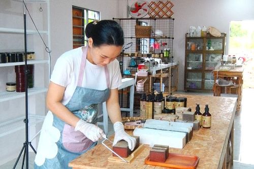 Mang thảo mộc vào xà bông