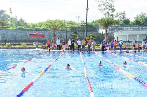 Trên 100 vận động viên tham gia Giải bơi học sinh phổ thông