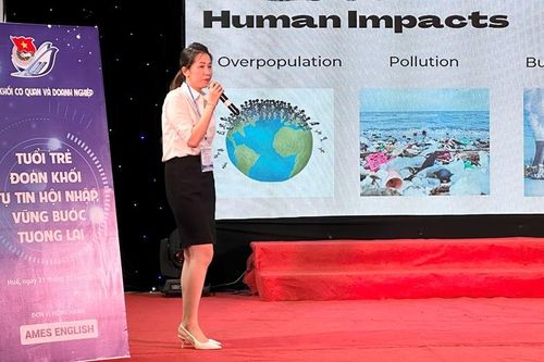 Thí sinh Trần Hoài Thư đạt giải Nhất hội thi tiếng Anh