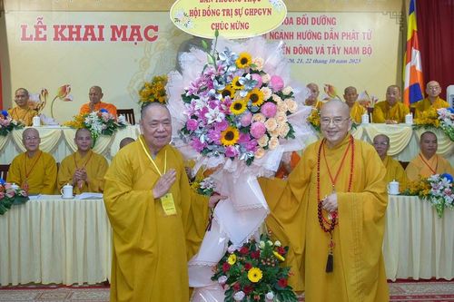 800 đại biểu dự khóa bồi dưỡng về hướng dẫn Phật tử khu vực miền Đông và Tây Nam Bộ