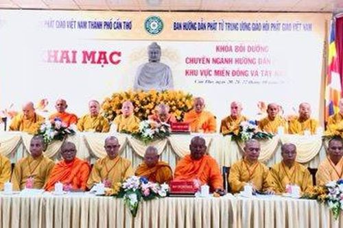 Hơn 1.000 tăng, ni, cư sĩ dự khóa bồi dưỡng chuyên ngành hướng dẫn Phật tử