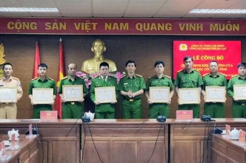 Khen thưởng các tập thể, cá nhân trong vụ giải cứu cháu bé bị bắt cóc