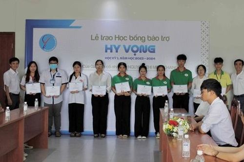 Trao 52 suất học bổng gần 500 triệu đồng tại Ngày hội Tân sinh viên 2023