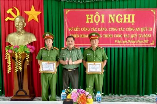 'Băng cướp nhí' dùng hung khí chặn cướp tài sản trên Quốc lộ 61C