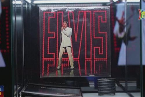 Chiêm ngưỡng triển lãm kỷ vật Elvis Presley tại London (Anh)