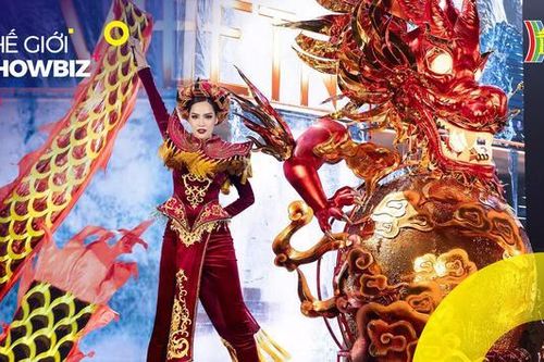 Lê Hoàng Phương tỏa sáng với trang phục dân tộc nặng 20kg