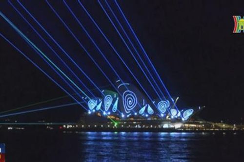 Mãn nhãn trình diễn ánh sáng laser tại nhà hát Opera Sydney