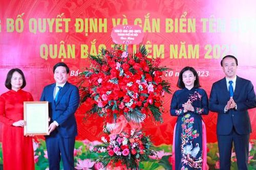 Gắn biển 4 tuyến đường mới quận Bắc Từ Liêm