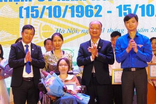 Tác giả Nguyễn Thị Thanh Thanh (huyện Ba Vì) giành giải đặc biệt cuộc thi 'Vượt lên số phận'