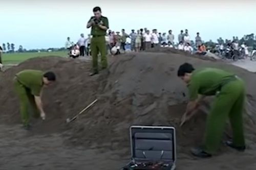 Cánh tay chồi lên từ ụ cát tố cáo một vụ án kinh hoàng (P1): Nạn nhân bí ẩn