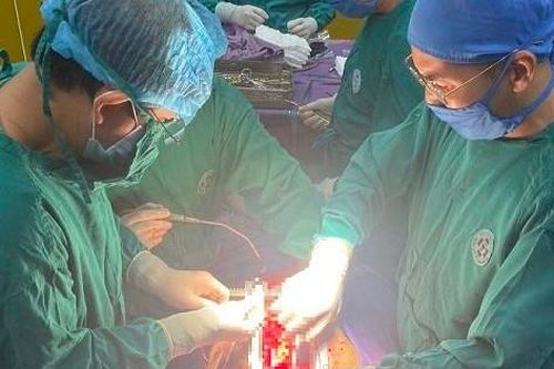 Trung tâm y tế huyện cứu sống bệnh nhân thủng tim nguy kịch
