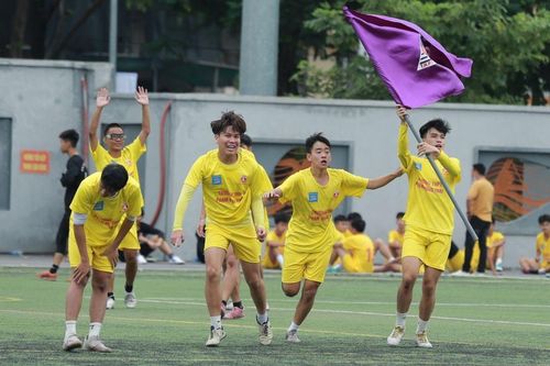 Chùm ảnh loạt trận 8h30 sáng 22-10
