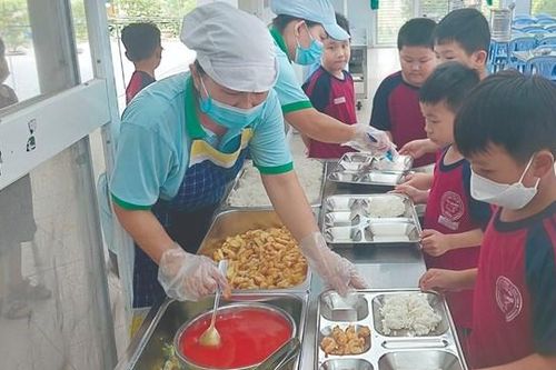 Sát sao với bữa ăn bán trú