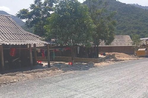 Bản nghèo chờ an cư