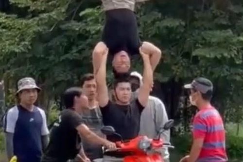TP HCM: Công an làm việc với Quốc Nghiệp liên quan vụ video clip chồng đầu lên nhau đi xe máy