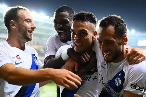 Inter Milan 'lột xác' ngoạn mục trong hiệp 2, đánh chiếm vị trí đầu bảng Serie A từ đại kình địch