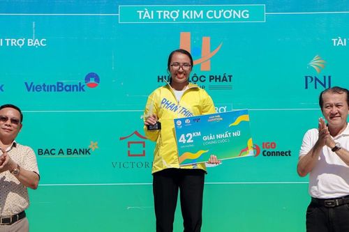 'Nữ hoàng chân đất' vô địch Phan Thiết marathon 2023