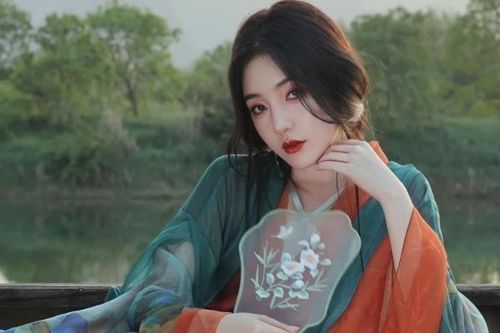 Nhan sắc như thiên thần của hot girl 'xuyên không' nổi tiếng TikTok