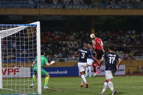 VAR cứu ĐKVĐ Công an Hà Nội thoát thua trước Quy Nhơn Bình Định