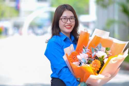 Cô gái khuyết tật học giỏi, đam mê tình nguyện
