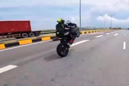 Xác định nhóm đua xe phân khối lớn, 'bốc đầu' ở thị trấn Cát Bà