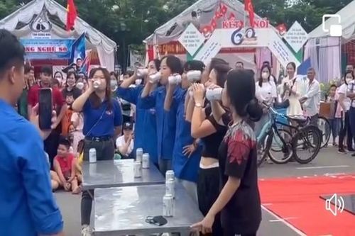 Quảng Ninh thông tin sự việc học sinh cấp 3 thi uống bia tại Hội trại Uông Bí