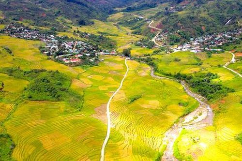 Cảnh thiên nhiên cao nguyên cùng ruộng bậc thang bên đỉnh Ngọc Linh đẹp nao lòng