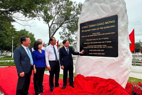 Quảng Ninh: Gắn biển các công trình chào mừng kỷ niệm 60 năm ngày thành lập tỉnh