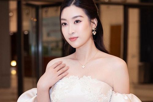 Hoa hậu Đỗ Mỹ Linh tái xuất thảm đỏ sau sinh