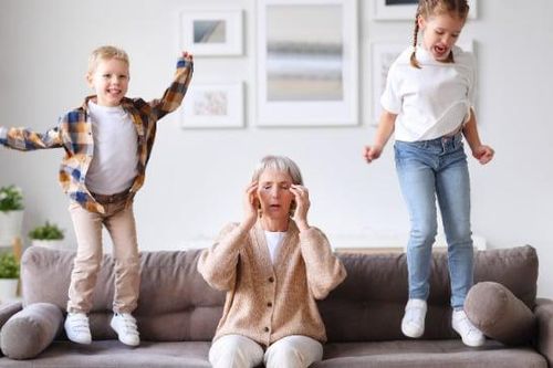 Được mời đến nhà, tuyệt đối tránh mang 3 thứ làm mất hòa khí