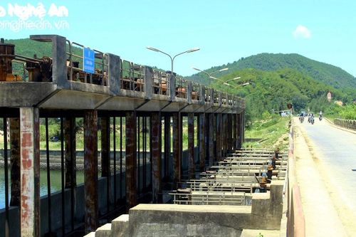 Cống bara Nghi Quang hư hỏng nặng, nhiều diện tích lúa có nguy cơ bị dừng sản xuất