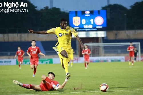 Sông Lam Nghệ An chia điểm với Viettel trong ngày khai mạc V.League trên sân Vinh